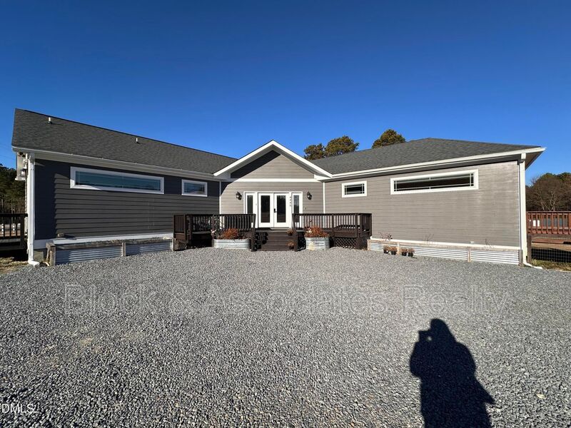 Lillington House: 4446 Old Us Highway 421