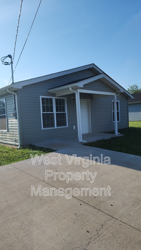 Beckley House: 760 Circleview Dr.