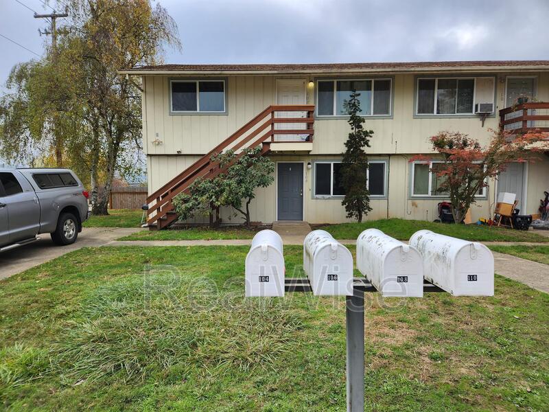 Roseburg Condo: 104 NW Mercy Hills Dr