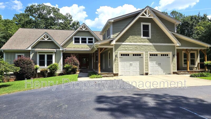 Raleigh House: 5804 Yates Mill Pond Road