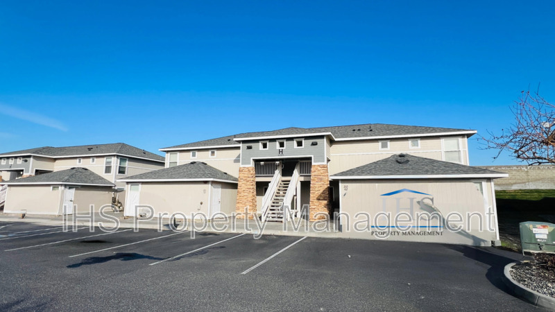 Pasco Condo: 6305 Chapel Hill Blvd
