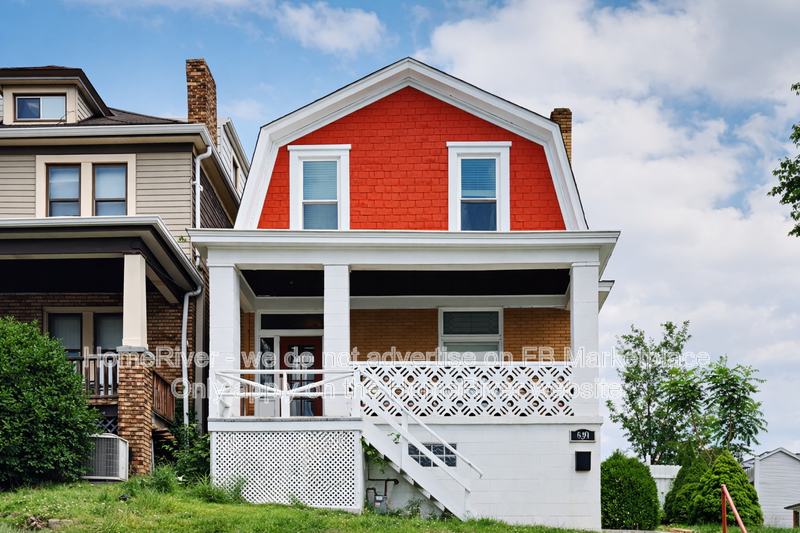 Pittsburgh House: 639 Southern Ave