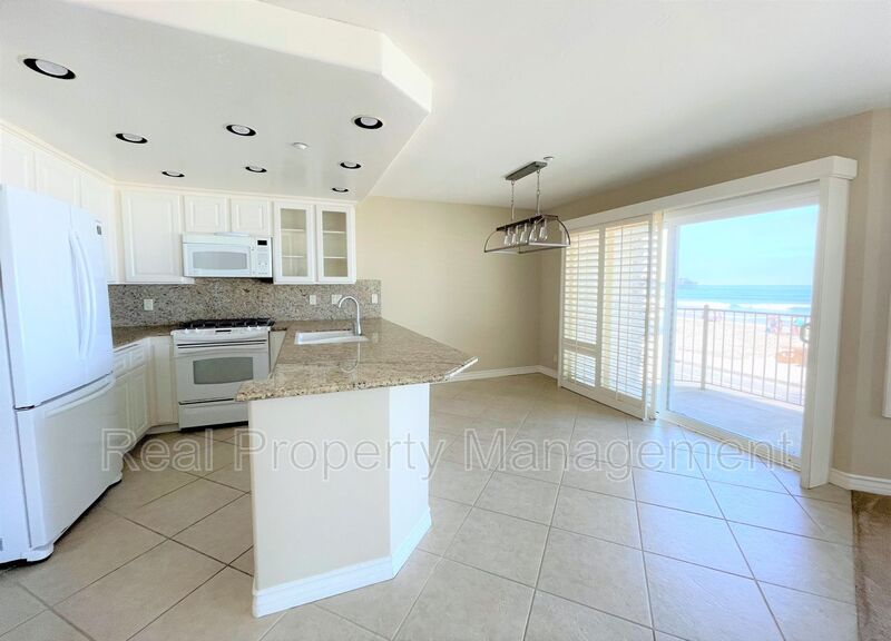 Oceanside Condo: 600 N. The Strand