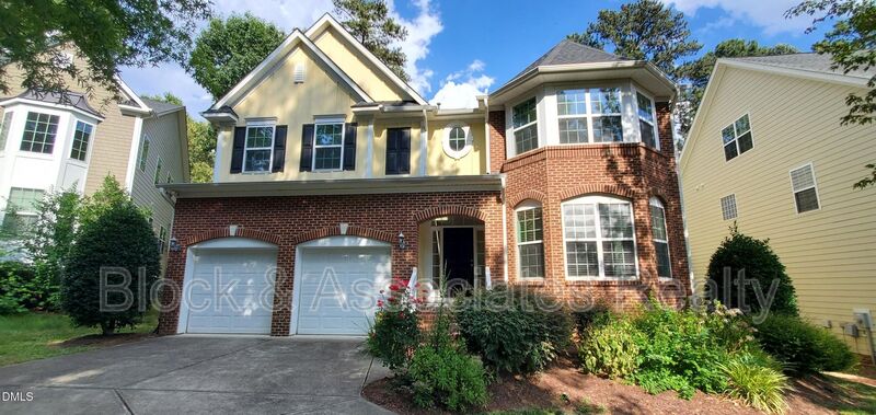 Cary House: 936 Bentbury Way