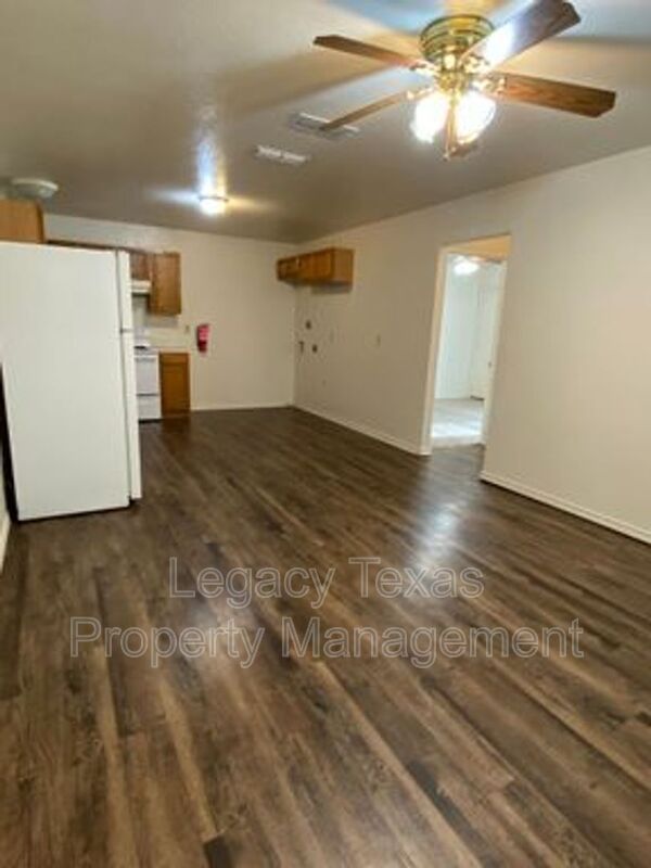 Cleburne Condo: 901 Border St