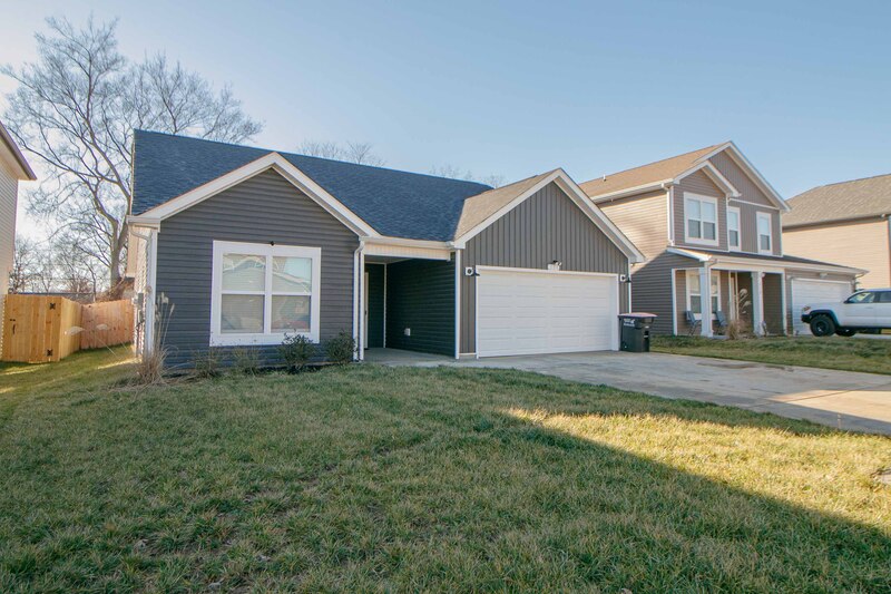 Clarksville House: 220 King Road