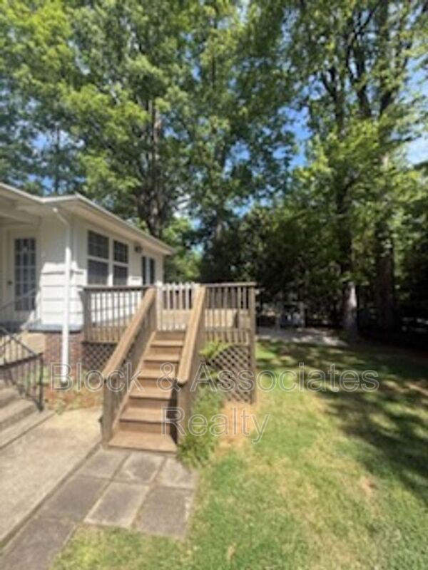 Asheboro House: 909 Cliff Rd