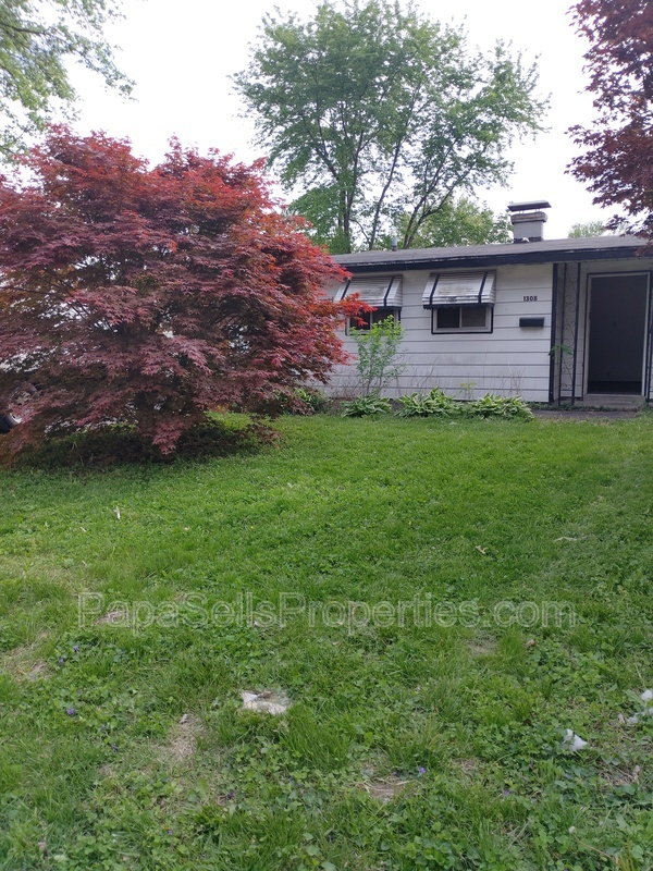 Cahokia House: 1308 St Stephen Dr