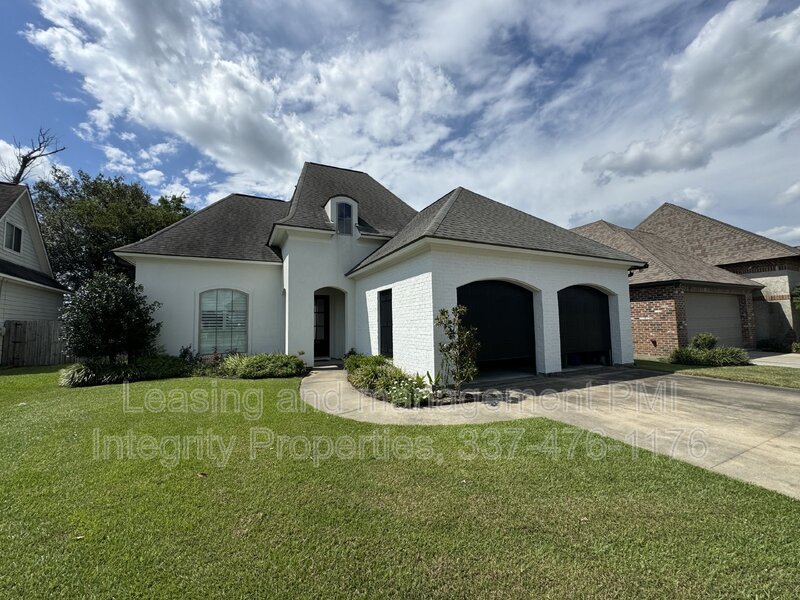 Youngsville House: 216 Golden Cypress Drive