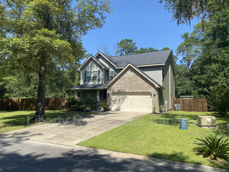 Midway House: 162 Carriage Way