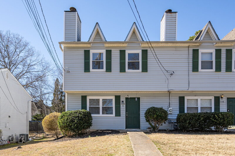 Woodstock Condo: 1108a Cousins Road