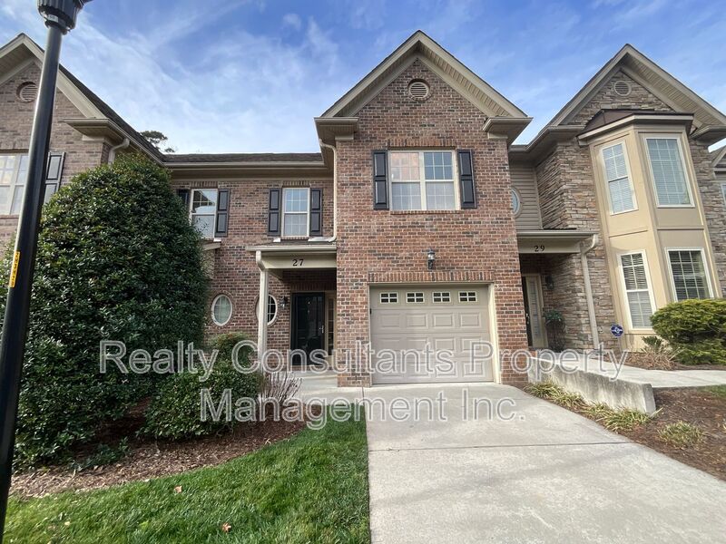 Greensboro House: 27 Cherine Way