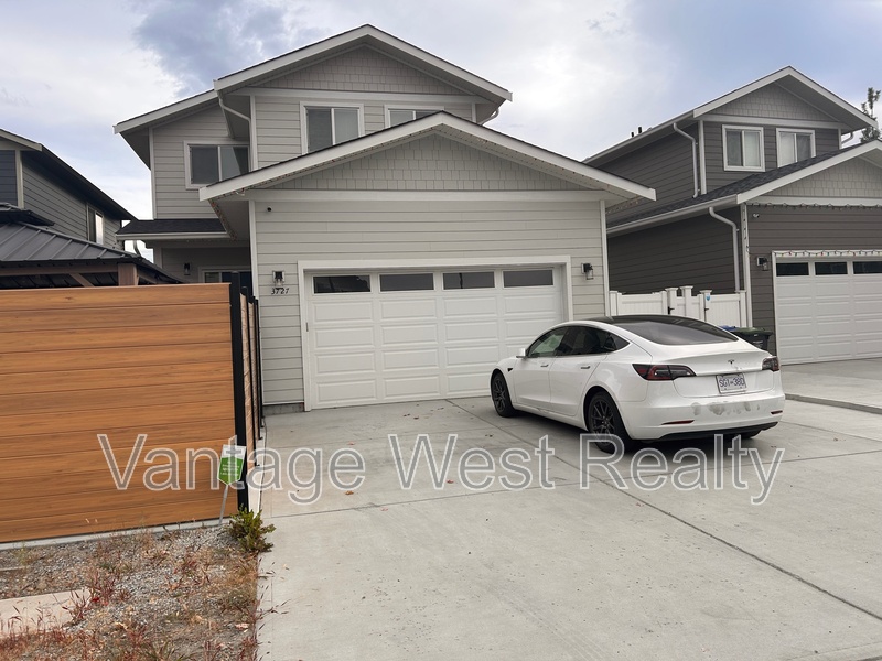 West Kelowna House: 3727-A Inverness Rd
