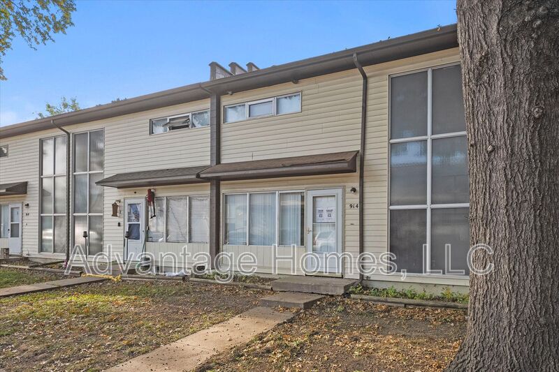 Kansas City House: 914 N 70th St