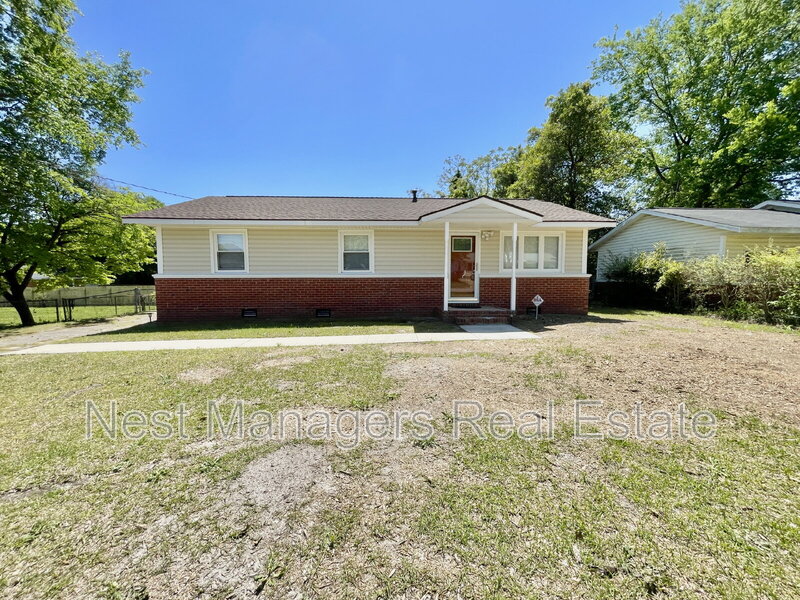 Fayetteville House: 6005 Blairmore Pl