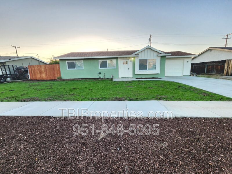 Redlands House: 1327 Berkeley Dr