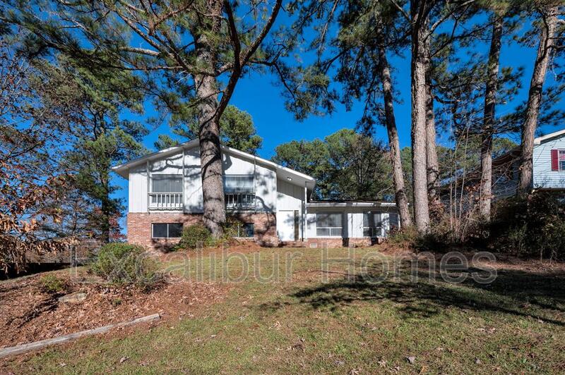 Atlanta House: 1870 Sandgate Circle