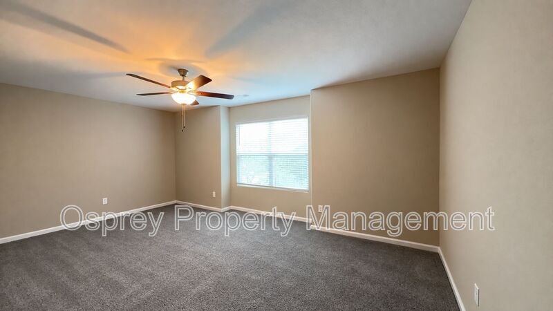 Spacious 4-Bedroom Norfolk Home with 2-Car Garage & Flexible Bonus Space - Photo 22