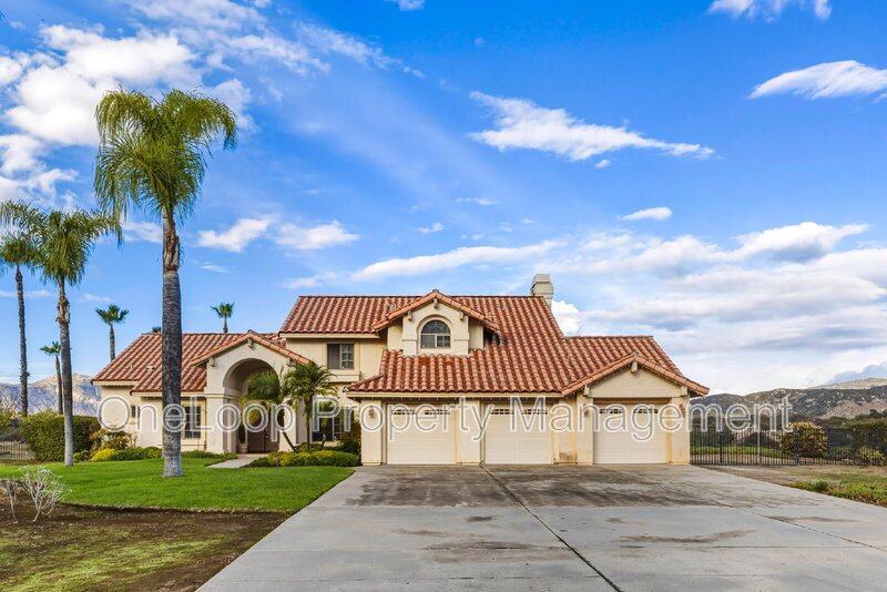 Alpine House: 493 Summerhill View