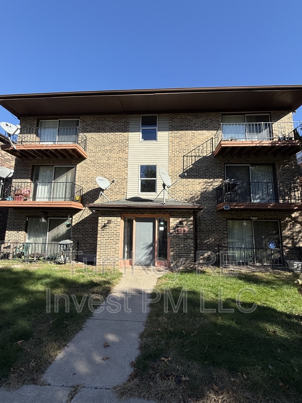 Calumet City Condo: 639 Jeffery Avenue - 2N