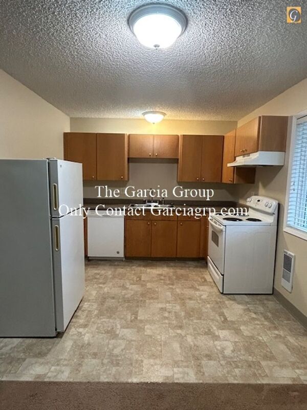 Portland Condo: 9205 E Burnside St