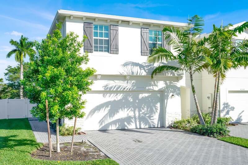 Greenacres Townhome: 4246 Lagoon Shore Drive