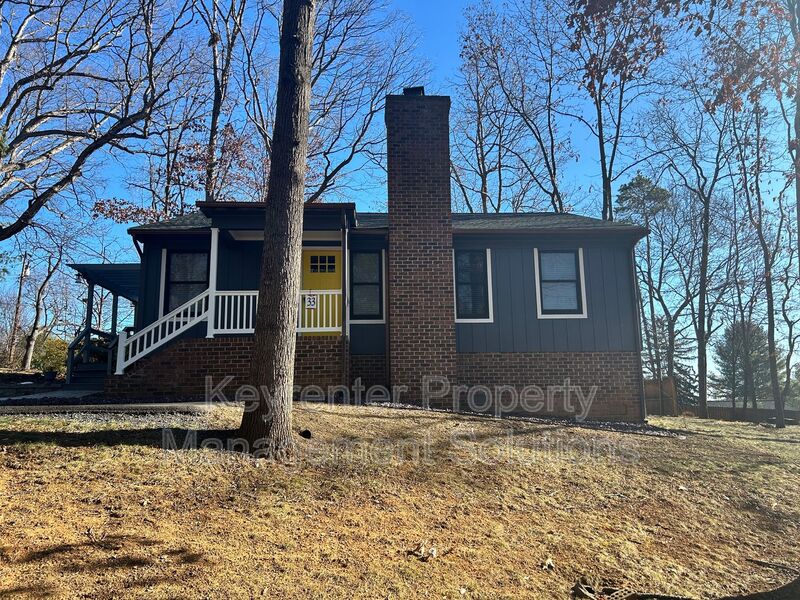 Staunton House: 33 Oak Ln