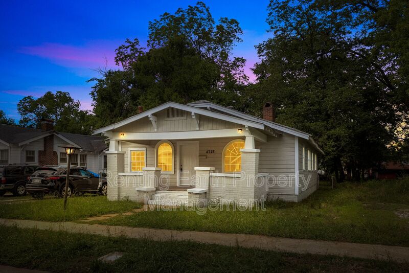 Birmingham House: 4725 Court R