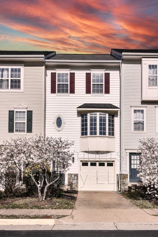 Herndon House: 2017 Capstone Cir