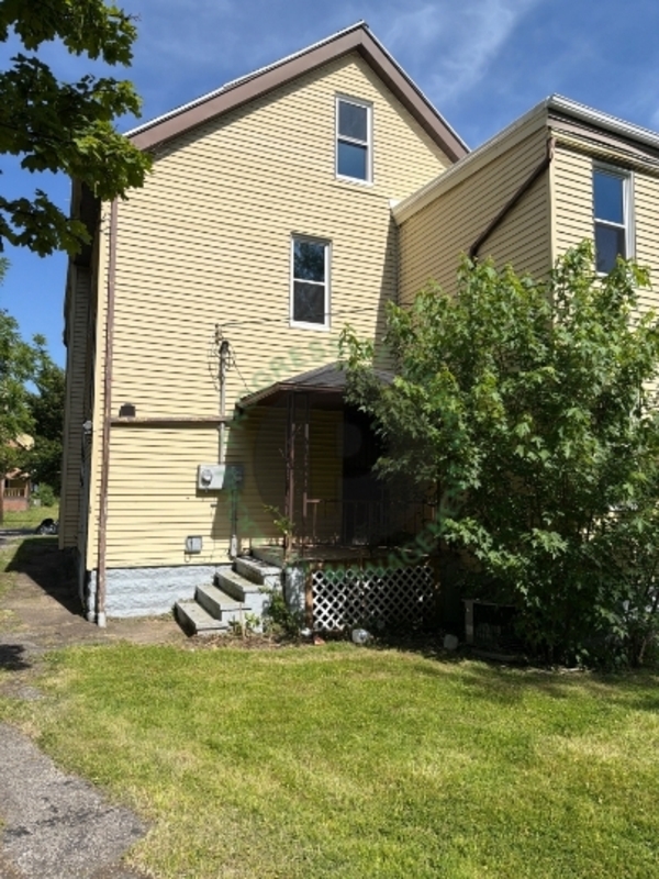 Cleveland Condo: 3552 East 138th Street - Upstairs