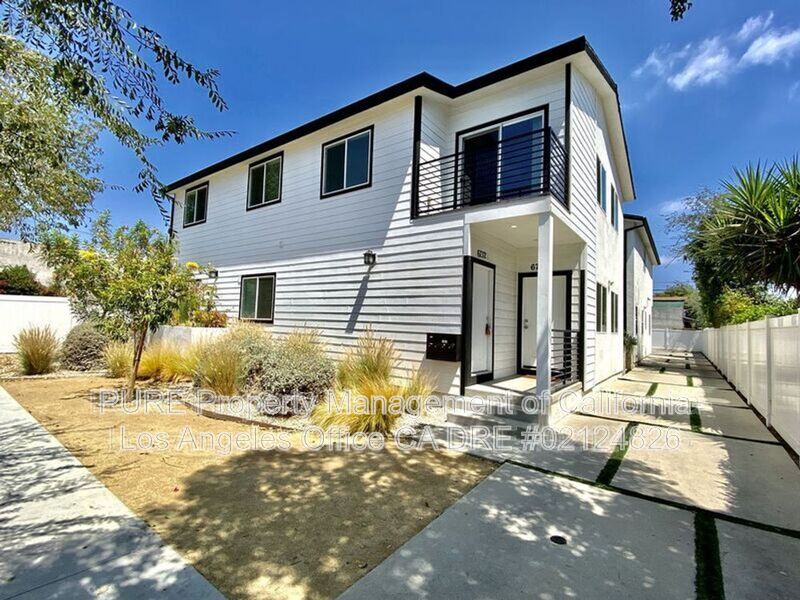 Los Angeles House: 6732 1/2 Irvine Avenue