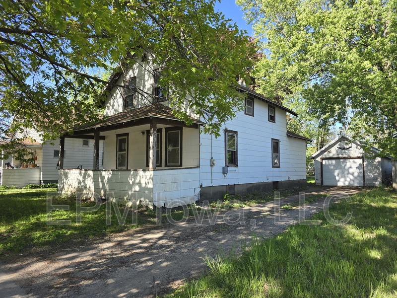 Waterloo House: 1125 Ackermant Street