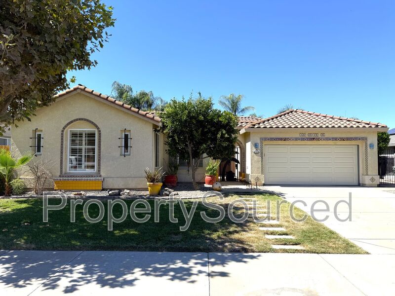 Ripon House: 523 Ruess Rd