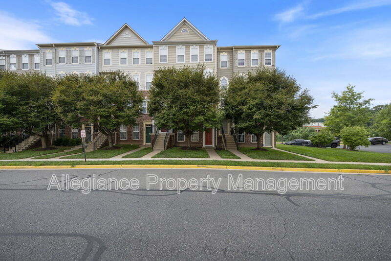 Woodbridge House: 15555 John Diskin Circle
