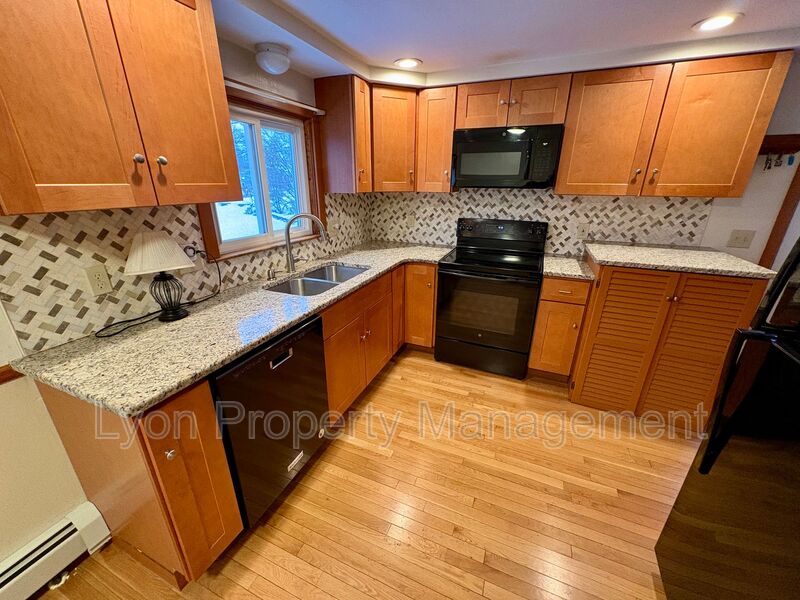 Warwick House: 133 Inman Ave