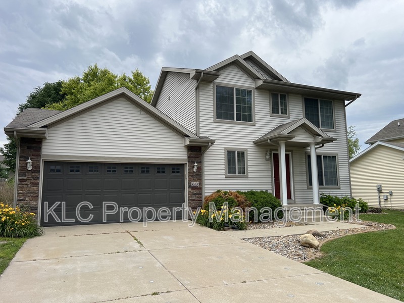 Waukee House: 480 SE Waco Place