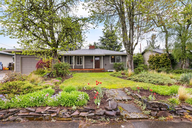 Portland House: 12507 NE Knott St