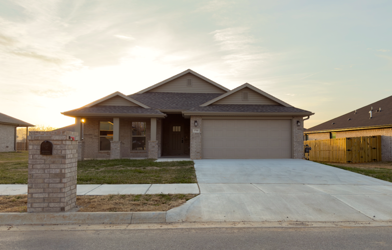 Siloam Springs House: 3700 North Wiley Drive