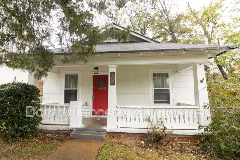 Chattanooga House: 209 Peak St