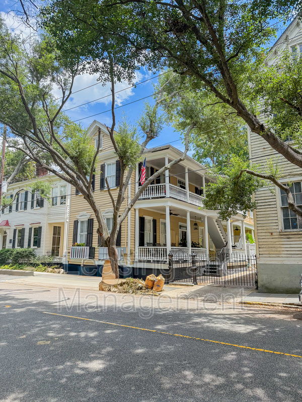 Charleston Condo: 123 Wentworth Street