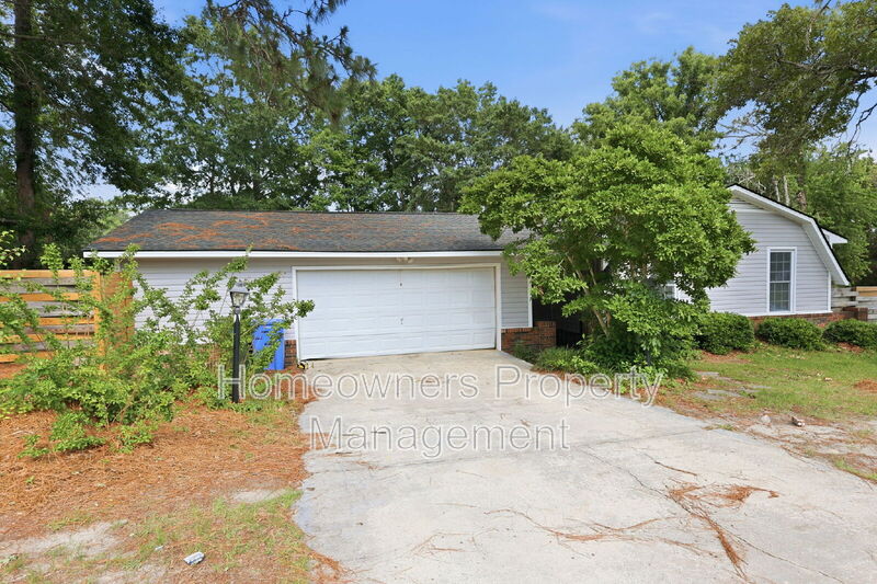 Fayetteville House: 1902 Paisley Ave