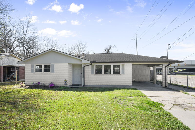 Baton Rouge House: 8120 North Essen Heights Court