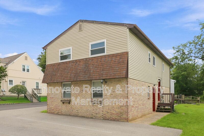 Willow Grove House: 2824 Moreland Road