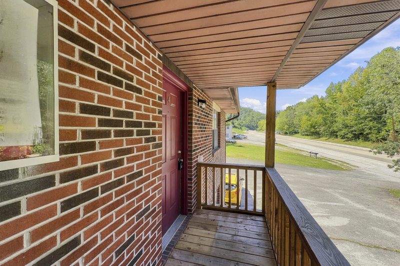 Photograph 2 of 12827 Chapman Highway, 4