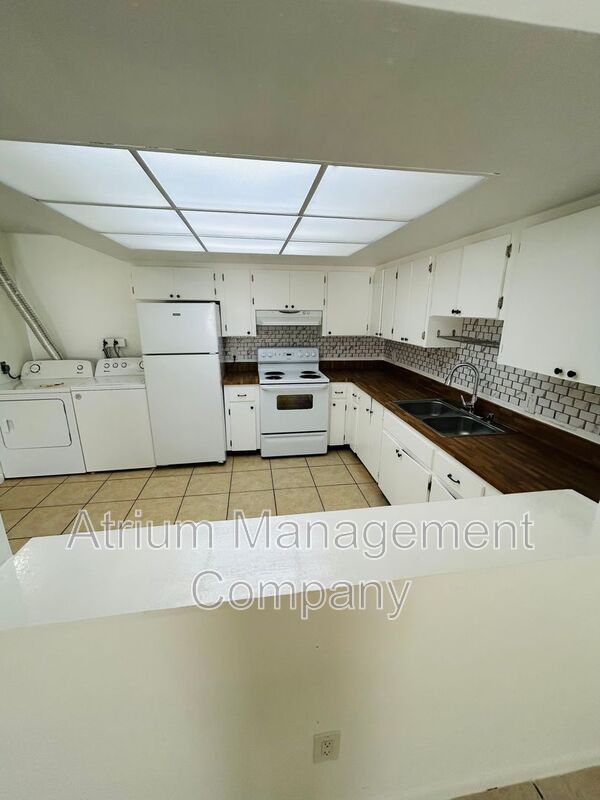 Clearwater House: 2648 South Dr