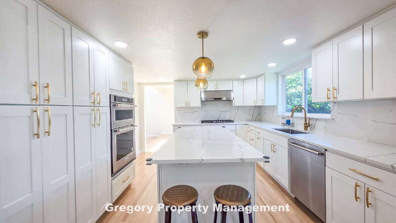 Kirkland House: 11204 NE 58th Pl