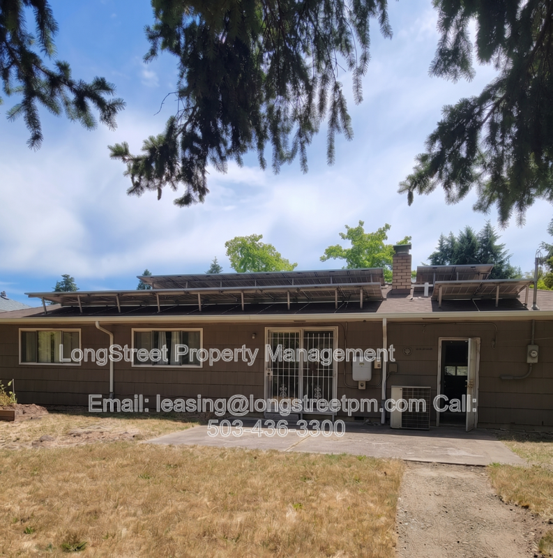 Portland House: 14625 NE Knott Ct