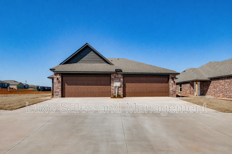 Edmond House: 317 Dooley Creek Ln