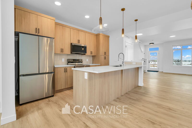 Edmonton House: 203 Kinglet Boulevard