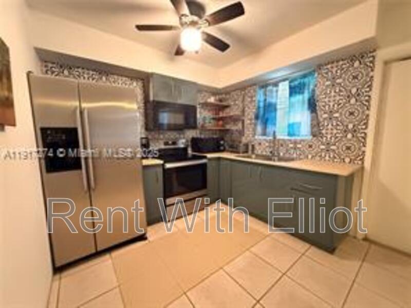 Hollywood Condo: 1104 N 17 ct